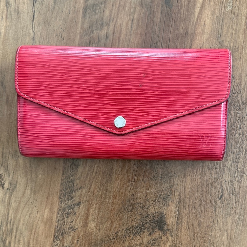 ** Louis Vuitton ** Wallet Epi Sarah Wallet Castillan Red Valentine’s Day COA - Picture 2 of 15